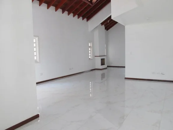 Imagem Casa no Res. Alpha 11 - 330m²