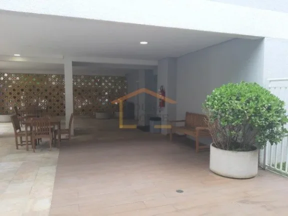 Imagem Apartamento 2 dormitórios, sala, cozinha com armários, banheiro, sem vaga de garagem. 34m².

Cond...