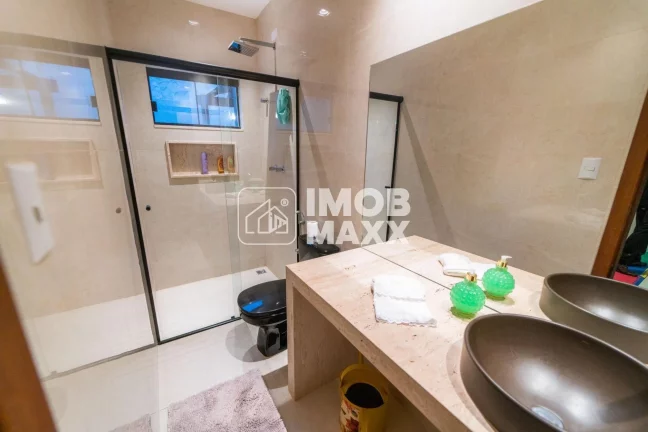 Imagem Luxuosa Casa no Cond. Quintas do Sol com 4 Suítes e 430m²