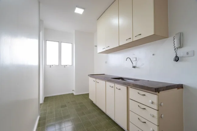 Imagem OPORTUNIDADE IMPERDÍVEL ! Apartamento Reformado 92M², 3Q, 1 Suíte, 2 Banheiros, 1 Vaga, Academia, Quadra, Playground, Salão de Festas, Salão de Jogos.