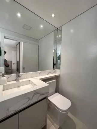 Imagem Apartamento mobiliado com 3 suítes e 2 vagas no Centro de Balneario Camboriu- SC