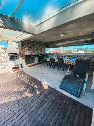 Casa alto padrão com 3 dormitórios sendo 1 suíte master e 4 vagas- Itacolomi | Balneário Piçarras/SC