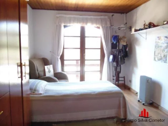 Imagem Casa a venda com 03 quartos na Região do Portal de Campos do Jordão.