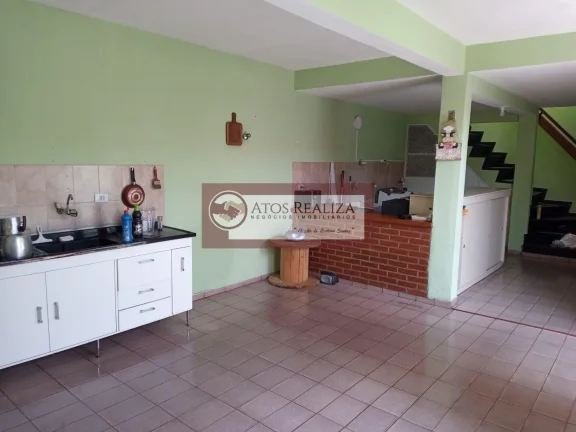 Imagem Oportunidade a venda no Bairro de Veleiros. Vendo excelente casa com Edícula em Veleiros, são 250m² de área, com 3 dormitórios, sendo 1 Suíte, sala, Cozinha, área de lavanderia, área de churrasqueira com banheiro, edícula com 2 cômodos e banheiro, maís um