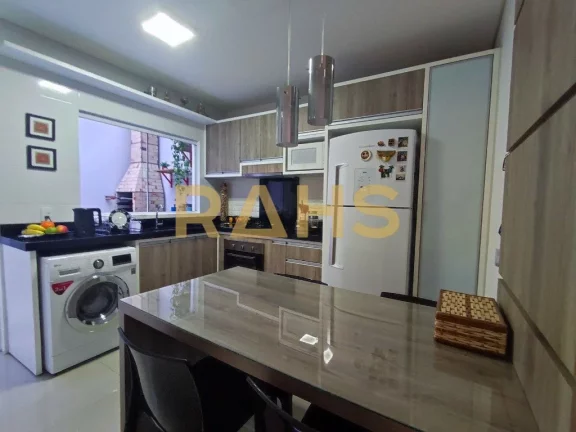 Imagem Buscando um imóvel pronto para Morar! Esse Sobrado Geminado esta localizado no bairro no Costa e Si...