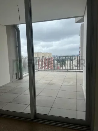 Imagem Venha conhecer essa penthouse totalmente reformada e nunca habitada nos Jardins! Com 2 quartos, sendo 2 suítes, e um total de 3 banheiros, este imóv