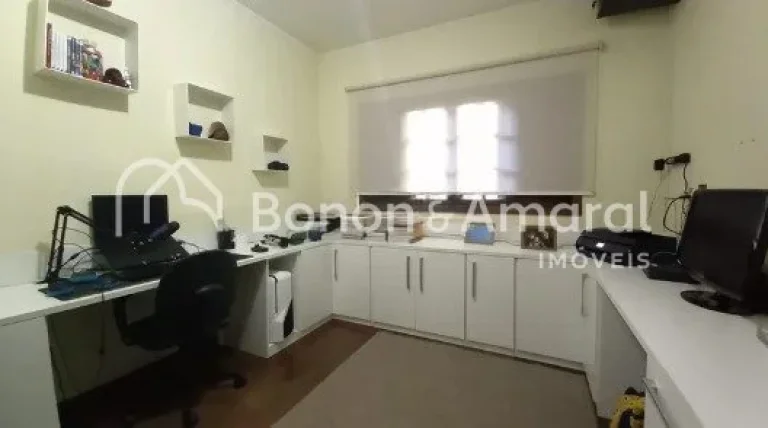 Imagem Chácara em excelente localização, rodeada por muito verde, em um terreno de 2.000 m² e área con...