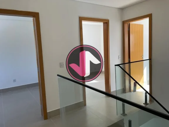 Imagem Este lindo sobrado oferece 120m² de área construída, incluindo 20m² de garagem coberta com telha...