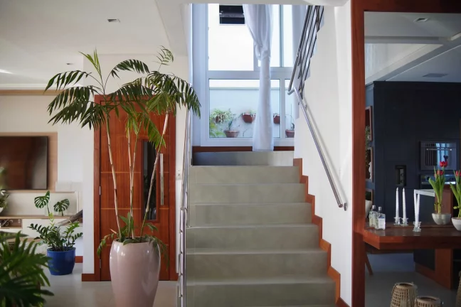 Imagem Casa finamente mobiliada e equipada de 3 andares com elevador em localização privilegiada em Itajaí