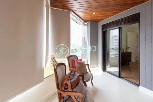 Imagem Apartamento com bastante luz natural, uma planta ampla, 1 km do Shopping Ibirapuera, Colégio Móbil...