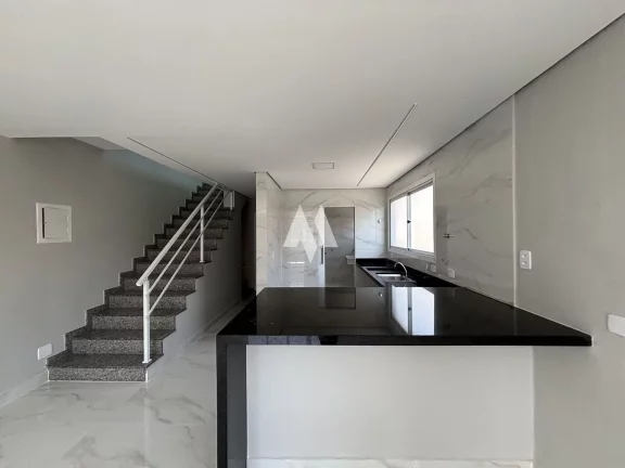 Imagem Casa Sobreposta com 3 dormitórios e 3 suítes com piscina - Boqueirão / Santos