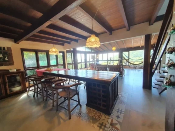 Imagem Casa à venda em Garopaba-SC, Praia da Silveira: 4 quartos, 2 salas, 2 banheiros, 3 vagas, 200m². Imperdível!
