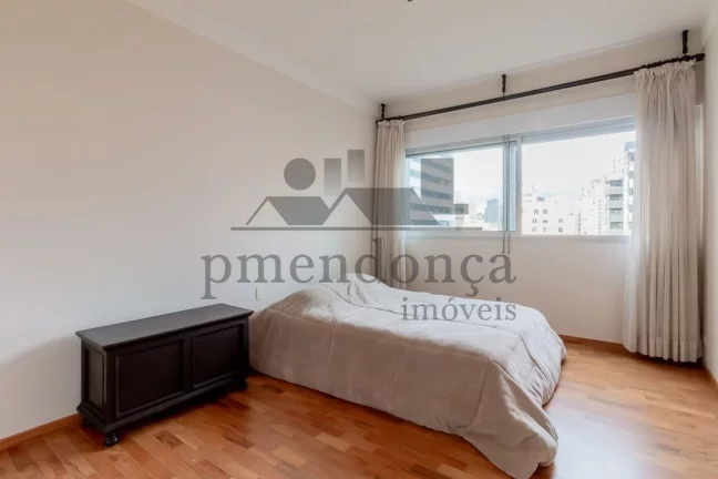 Imagem Apartamento reformado na Haddock Lobo, 3 quartos (1suíte) e 1 vaga.