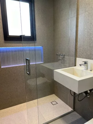 Imagem Apartamento de luxo no Morumbi: 4 quartos, 2 suítes, 3 banheiros, 5 vagas de garagem, 200m² - São Paulo-SP.