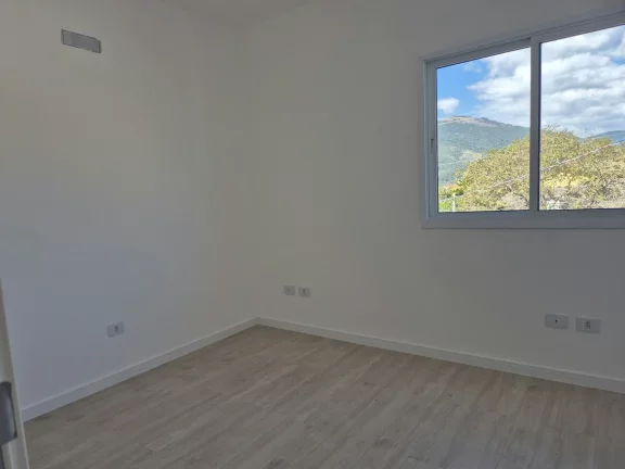 Imagem Casa à venda ou para alugar com 4 quartos, sendo 3 suítes, em Vila Petrópolis, Atibaia - SP