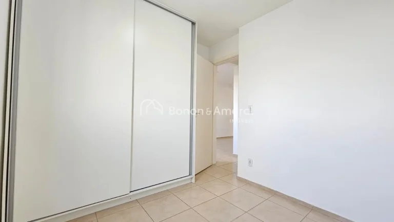 Imagem Características do Imóvel:
2 Dormitórios, sendo um com armário planejado, proporcionando mais pr...
