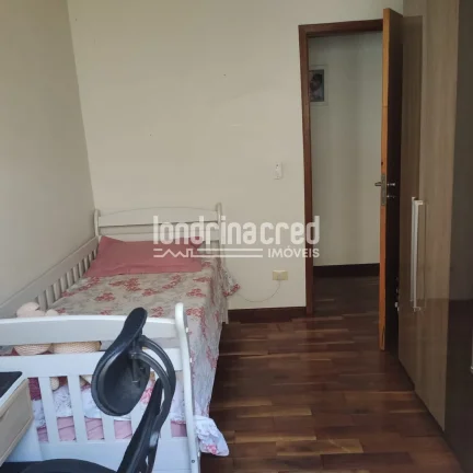 Imagem Linda casa no Jardim San Fernando: 3 dormitórios (1 suíte), cozinha planejada, churrasqueira, 2 vagas de garagem, 180m² de terreno e 117m² de área útil.
