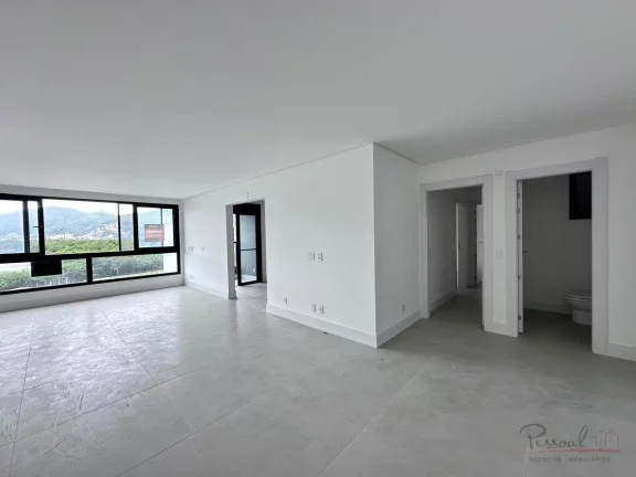 Imagem Apartamento exclusivo à beira-mar, localizado no prestigiado bairro João Paulo, em Florianópolis....