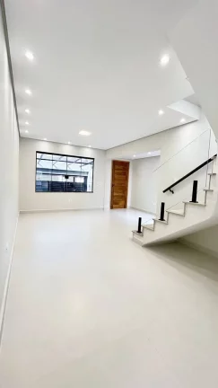 Imagem Sobrado de 155 m² 3 Dormitórios sendo 3 Suítes e 2 Vagas de Garagens