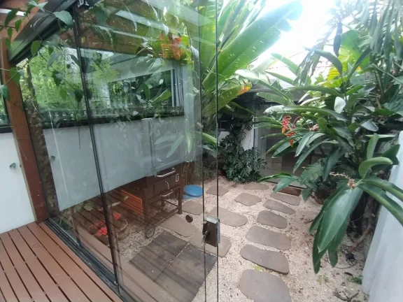 Imagem Casa Jardim Europa - 126M², 2 Dorms, 1 Vaga, Varanda, Armários.