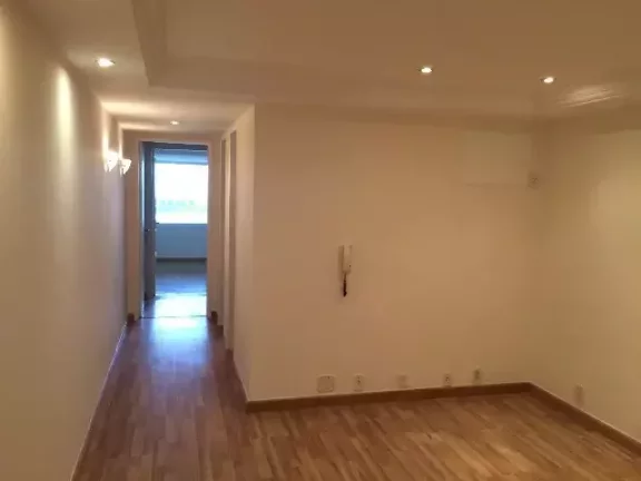 Imagem ondado de Cascais - Av. Armando Lombardi - Juntinho ao metrô Barra - Maravilhosa sala com 54m²