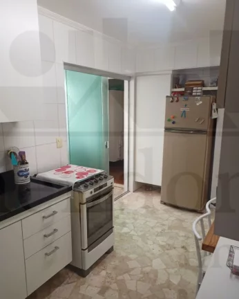 Imagem Apartamento com living para 02 ambientes, piso de tacos, dormitórios com armários, closet, banheir...