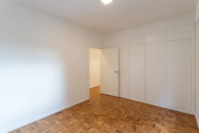 Imagem Apartamento 187M² Reformado, 3Q, 1 Suíte, 2 Banheiros, 2 Vagas, Lavabo, Sol da Manhã, Portaria 24h, Academia, Salão de Festas.