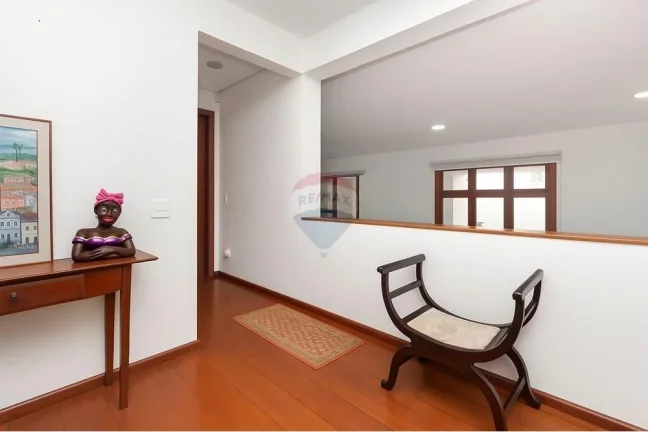 Imagem Casa com 4 suítes e 426 m² construídos, com piscina no melhor da Vila Ida