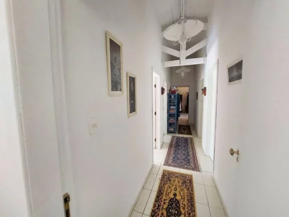 Imagem Casa comercial na Granja Viana. Localizada em via de acesso ao Km 23