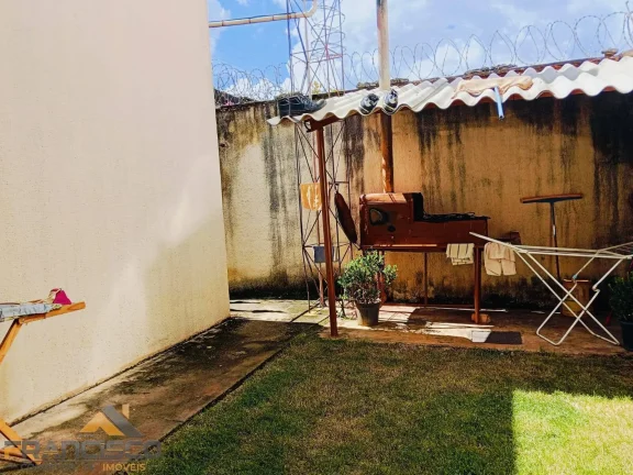 Imagem CASA AMPLA E BEM LOCALIZADA COM 4 DORMITÓRIOS