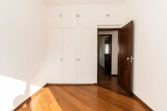 Imagem Apartamento 155M², 4Q, 1 Suíte, 2 Banheiros, 2 Vagas, Playground, Área Verde, Armários.