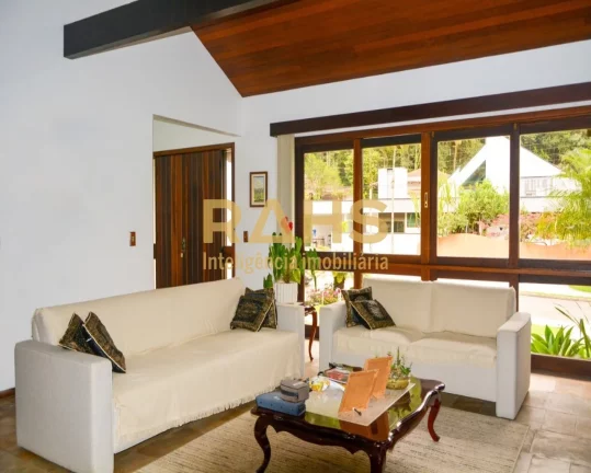 Imagem Linda Residência, no Condomínio Parc de France, Bairro Saguaçu. Arquitetura diferenciada, realiza...