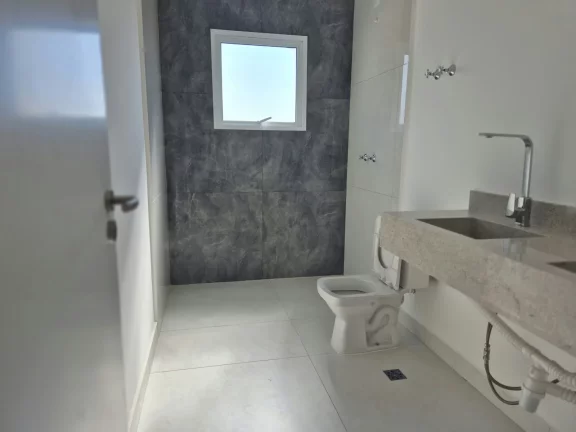 Imagem Casa à venda ou para alugar com 4 quartos, sendo 3 suítes, em Vila Petrópolis, Atibaia - SP
