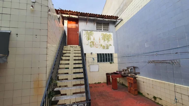 Imagem Casa na Suíssa à venda com 6 quartos, suíte e garagem - Confira!