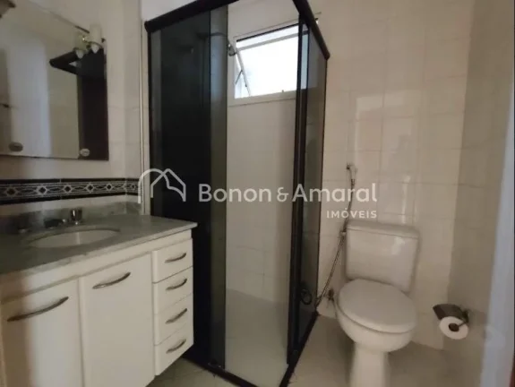 Imagem Charmoso e funcional, este apartamento oferece três dormitórios, sendo uma suíte, todos com armá...