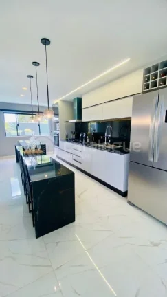 Imagem Casa Duplex de Alto Padrão à Venda no Bosque do CoqueIral