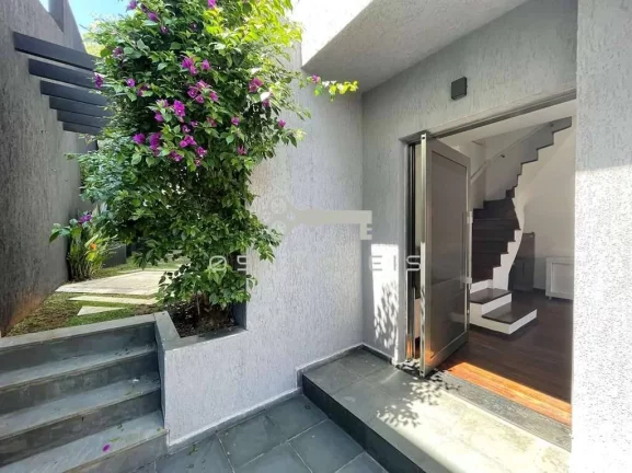 Imagem Casa reformada no condomínio São Paulo II