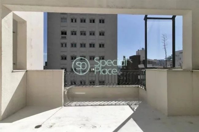 Imagem Cobertura duplex com 192m² localizada em uma rua pequena e tranquila, próxima do Shopping Iguatemi...