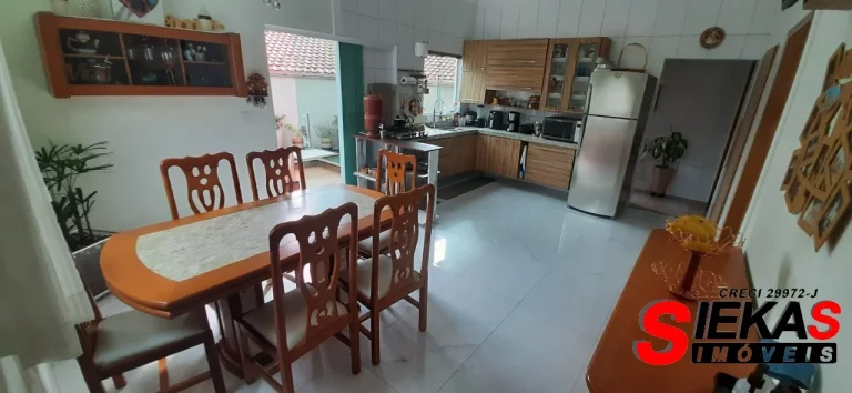 Imagem Imperdível! Casa à venda em São Paulo-SP, Itaquera, 4 quartos, 2 suítes, 2 salas, 3 banheiros, 3 vagas, 165m². Confira!