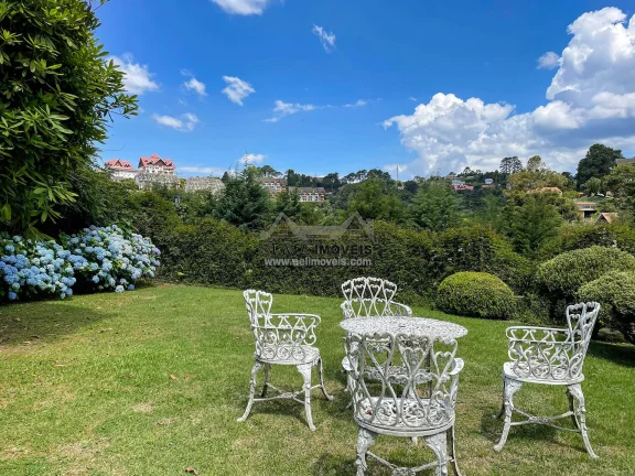Imagem Casa à venda em Campos do Jordão, estilo clássico e conforto incomparável!