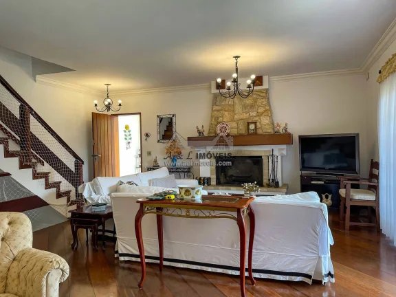 Imagem Casa à venda em Campos do Jordão - Com 4 dormitórios próximo ao Capivari