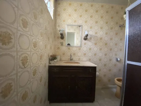 Imagem Casa Antiga, Bem Conservada e Espaçosa no bairro São José em Barbacena