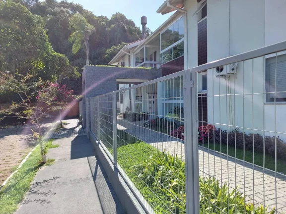 Imagem Apartamento Térreo à Venda com 3 Dormitórios em Canasvieiras – Florianópoli