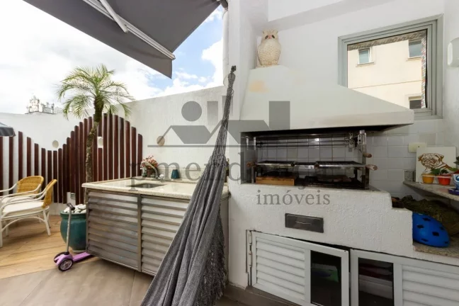 Imagem Charmosa cobertura triplex em Higienópolis, com varanda ampla e agradável.