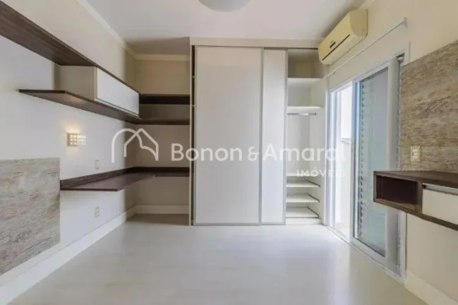 Imagem Esta residência de alto padrão oferece 290 m² de área construída em um terreno de 360 m², unin...