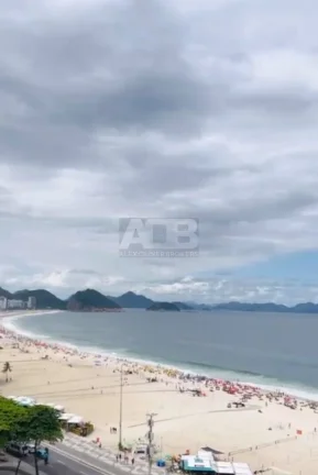 Apartamento à venda na Avenida Atlântica, 3 quartos, 1 vaga e 130m2.