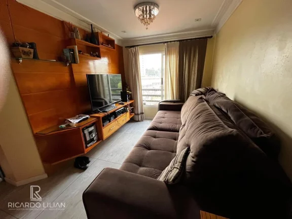 Imagem Apartamento com 2 dormitórios sendo uma suíte, 70m² de area util e uma vaga de garagem coberta.