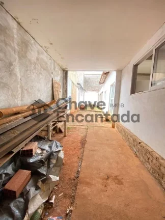 Imagem Casa semiacabada e totalmente estruturada.