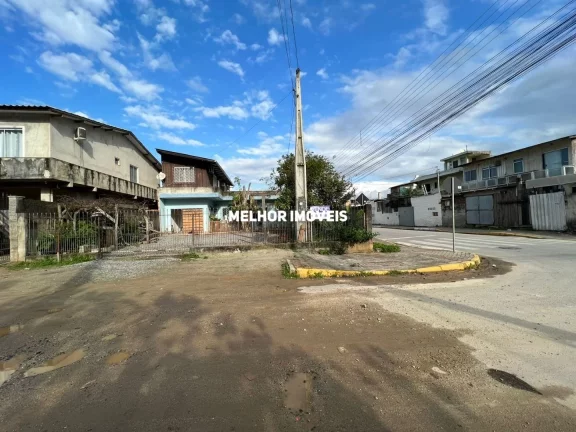 Imagem Casa à Venda com 04 dormitórios, localizado no Bairro Monte Alegre em Camboriú -SC