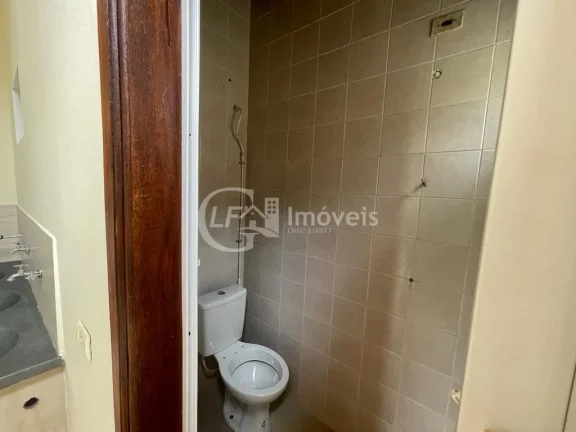 Imagem Espaço Comercial Impecável no Centro de Campo Grande-MS: 3 Quartos, 2 Salas, 4 Banheiros, 1 Vaga de Garagem - 220m²